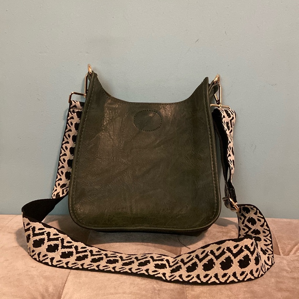ah-dorned vegan classic messenger bag in olive green